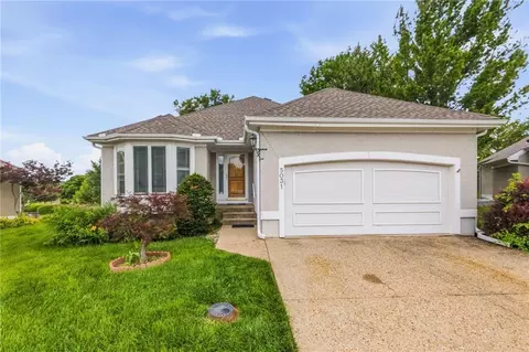 5031 W 120th Pl, Overland Park, KS 66209