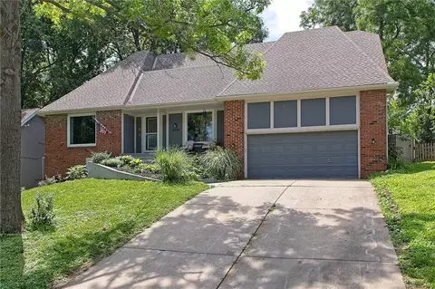 8234 Parkhill Cir, Lenexa, KS 66215