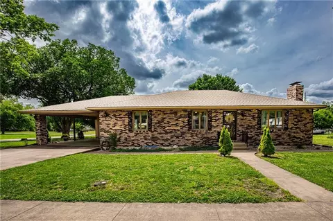 314 S 3rd St, Mound City, KS 66056
