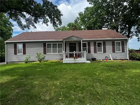 705 E Price Ave, Savannah, MO 64485