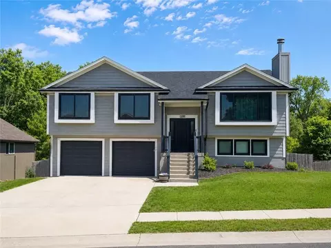 1205 Ridge Tree Ln, Pleasant Hill, MO 64080