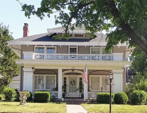 1033 W 71 Ter, Kansas City, MO 64114
