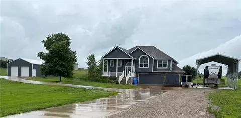 16963 Auburn Ct, Bonner Springs, KS 66012