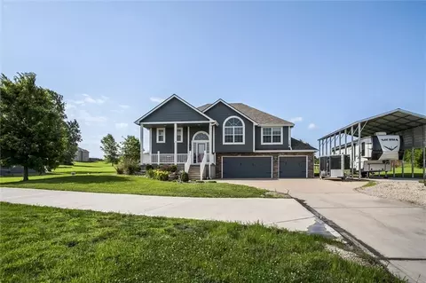 16963 Auburn Ct, Bonner Springs, KS 66012