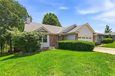 1803 Sunset Dr, Kearney, MO 64060
