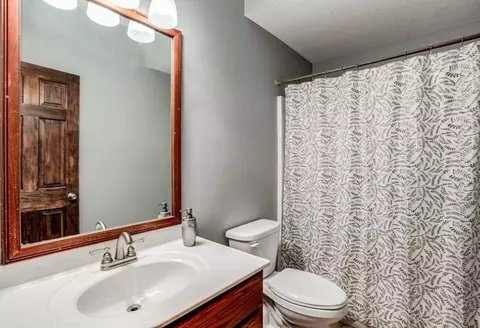 Bath - 6625 E 213th St, Quenemo, KS 66528 photo 2 of 3