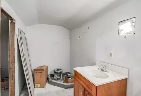 Bath - 6625 E 213th St, Quenemo, KS 66528 photo 3 of 3