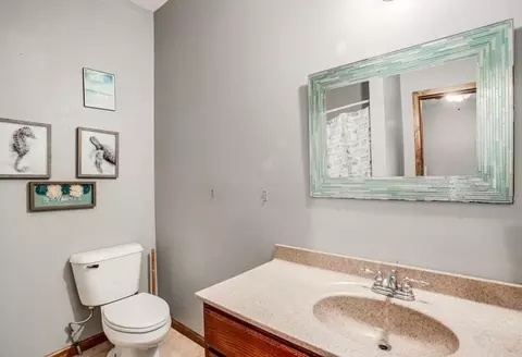 Bath - 6625 E 213th St, Quenemo, KS 66528 photo 1 of 3