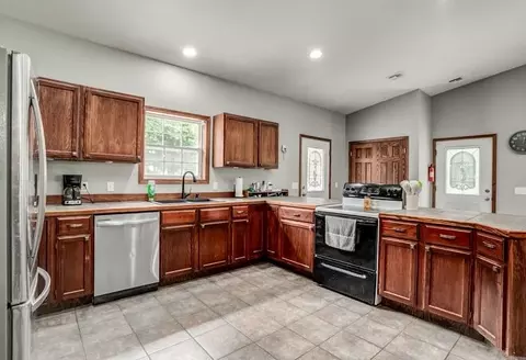 Kitchen - 6625 E 213th St, Quenemo, KS 66528 photo 2 of 3