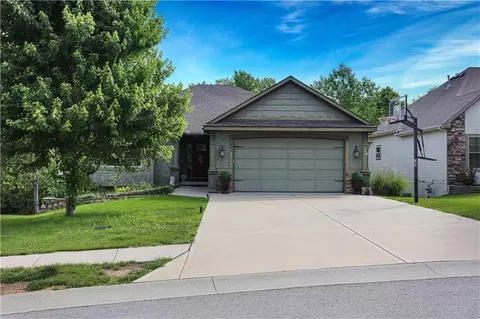 483 S 137th Pl, Bonner Springs, KS 66012