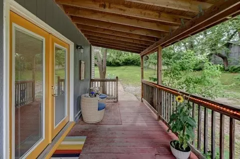 5507 NW Venetian Dr, Houston Lake, MO 64151