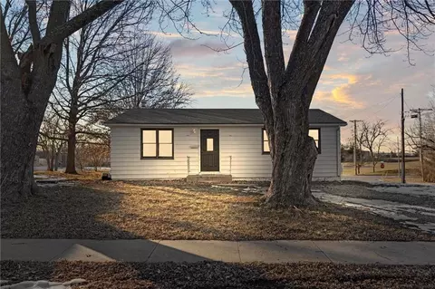 13100 6th St, Grandview, MO 64030