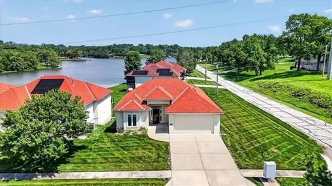 1348 NE Timbercreek Dr, Lees Summit, MO 64086