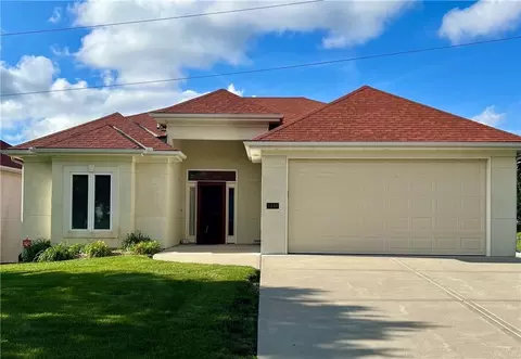 1348 NE Timbercreek Dr, Lees Summit, MO 64086
