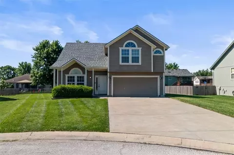 2103 Patti Ln, Greenwood, MO 64034