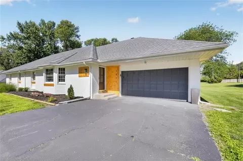 1011 Tam Oshanter Dr, Kansas City, MO 64145