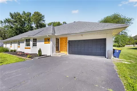 1011 Tam Oshanter Dr, Kansas City, MO 64145