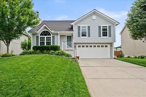 11027 N Mckinley Ave, Kansas City, MO 64157