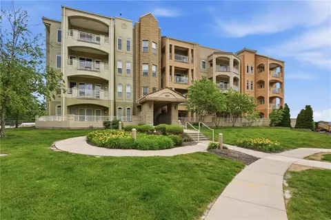 3800 N Mulberry Dr #205, Kansas City, MO 64116