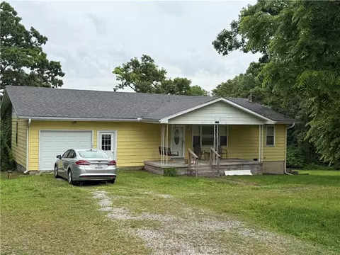 32792 Mm Hwy, Warsaw, MO 65355