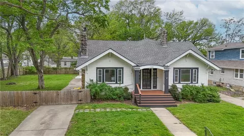 7530 Oak St, Kansas City, MO 64114