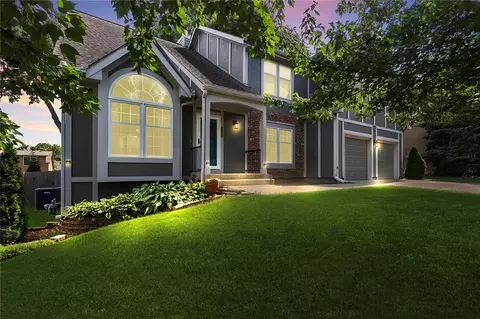 12628 Grandview St, Overland Park, KS 66213