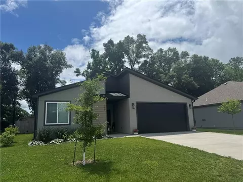 Exterior - 111 W 16th Ter, Eudora, KS 66025 photo 2 of 12