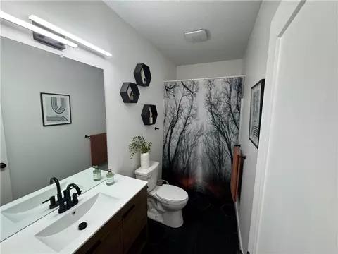 Bath - 111 W 16th Ter, Eudora, KS 66025 photo 1 of 5