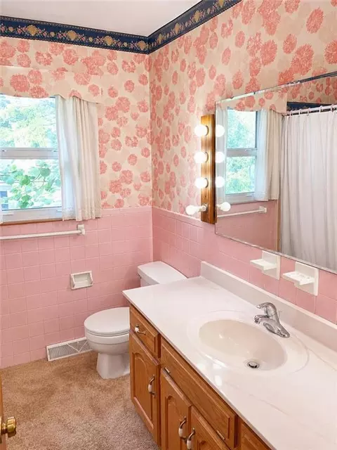Bath - 511 Broad St, Warrensburg, MO 64093 photo 1 of 2