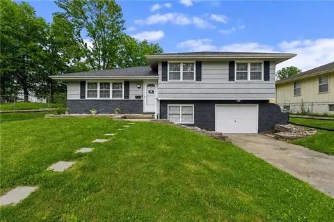 209 Augustus Dr, Excelsior Springs, MO 64024