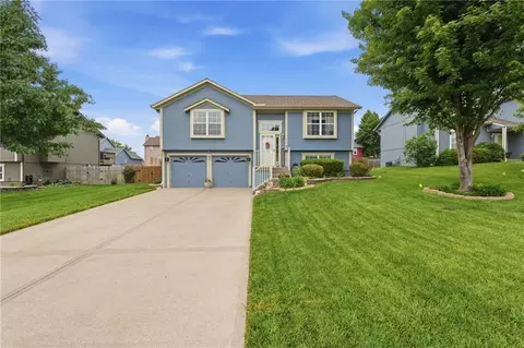 1308 Bradford Dr, Greenwood, MO 64034