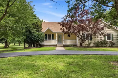 12306 E Brookfield Dr, Peculiar, MO 64078