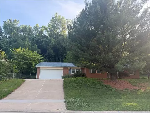 3104 Hampton Rd, Saint Joseph, MO 64505