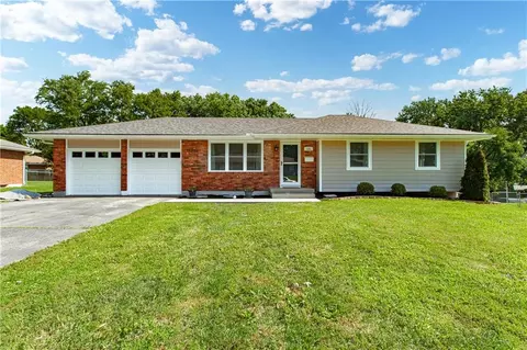 121 SE Moore St, Blue Springs, MO 64014