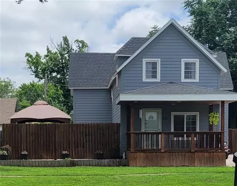 226 N 8th St, Fredonia, KS 66736