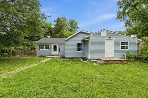 1215 Berry Rd, Independence, MO 64057