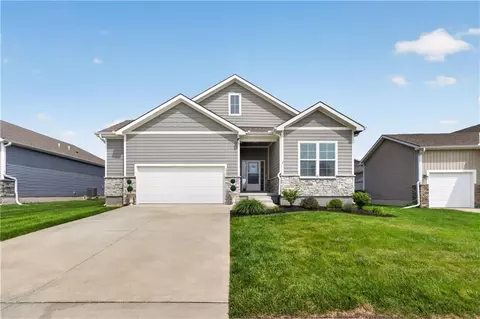 1540 SW Cornwall Rd, Raymore, MO 64083