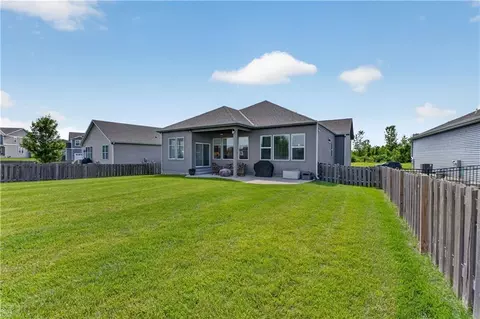 Exterior - 1540 SW Cornwall Rd, Raymore, MO 64083 photo 4 of 6