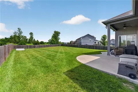 Exterior - 1540 SW Cornwall Rd, Raymore, MO 64083 photo 3 of 6
