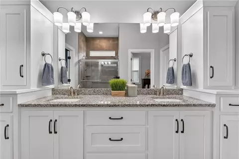 Bath - 1540 SW Cornwall Rd, Raymore, MO 64083 photo 2 of 5