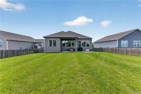 Exterior - 1540 SW Cornwall Rd, Raymore, MO 64083 photo 5 of 6