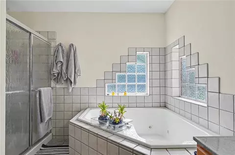 Bath - 3605 Riverview Rd, Lawrence, KS 66049 photo 3 of 5