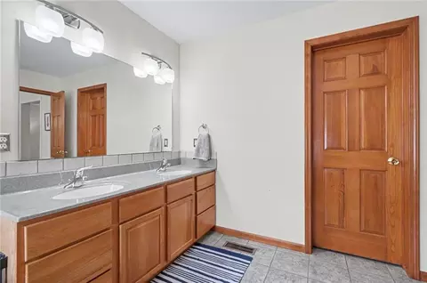 Bath - 3605 Riverview Rd, Lawrence, KS 66049 photo 2 of 5