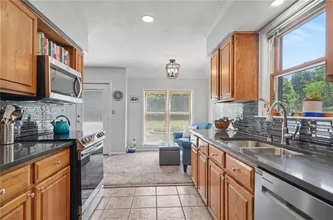 Kitchen - 3605 Riverview Rd, Lawrence, KS 66049 photo 3 of 7