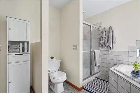 Bath - 3605 Riverview Rd, Lawrence, KS 66049 photo 4 of 5