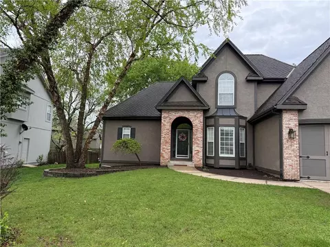 8005 W 154th St, Overland Park, KS 66223
