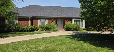1406 S Golf Club Dr, Richmond, MO 64085