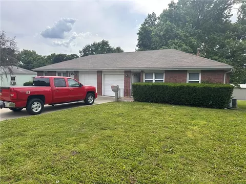 202204 S Sterling Ave, Sugar Creek, MO 64054