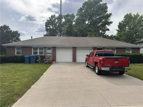 202204 S Sterling Ave, Sugar Creek, MO 64054