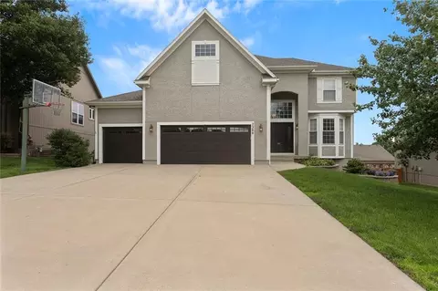 2288 W 131st St, Olathe, KS 66061
